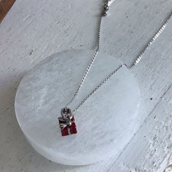 Swarovski Crystal Red Gift Box Silver Necklace - Picture 3 of 6